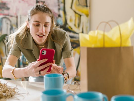 Cómo impulsar el marketing offline de tu empresa usando merchandising